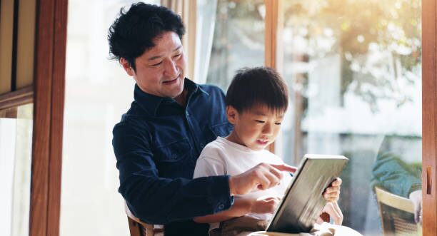 書きやすい道具を使う子ども