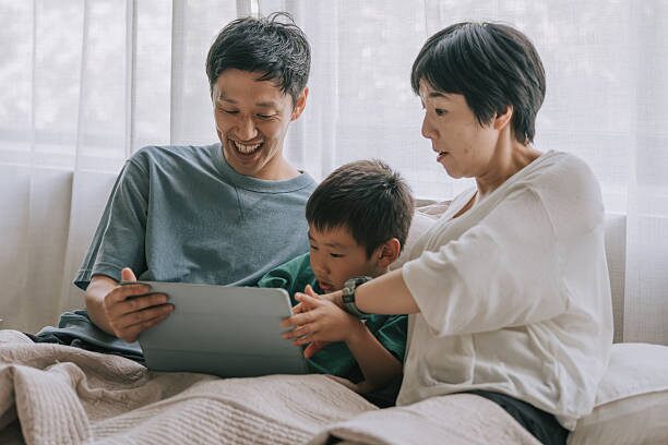 放課後等デイサービスの利用条件を確認する親