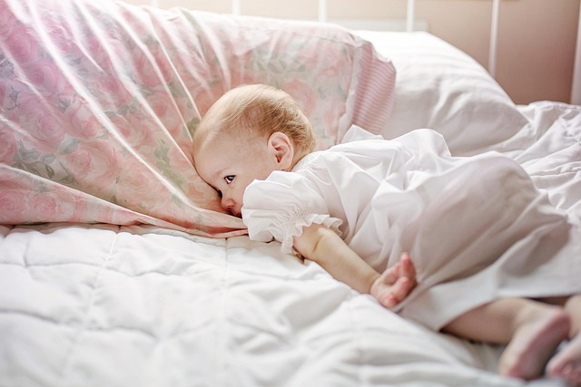 布団でなかなか眠れない2歳の子ども
