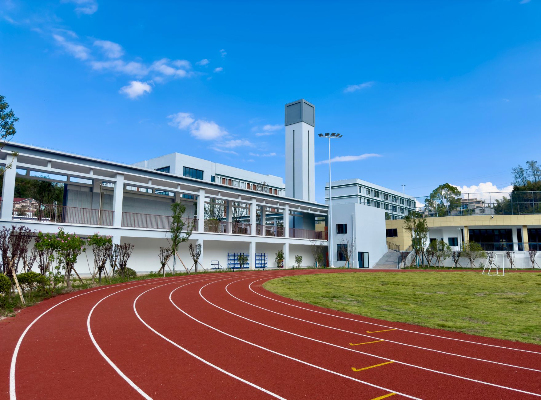 トラックのある学校の校庭