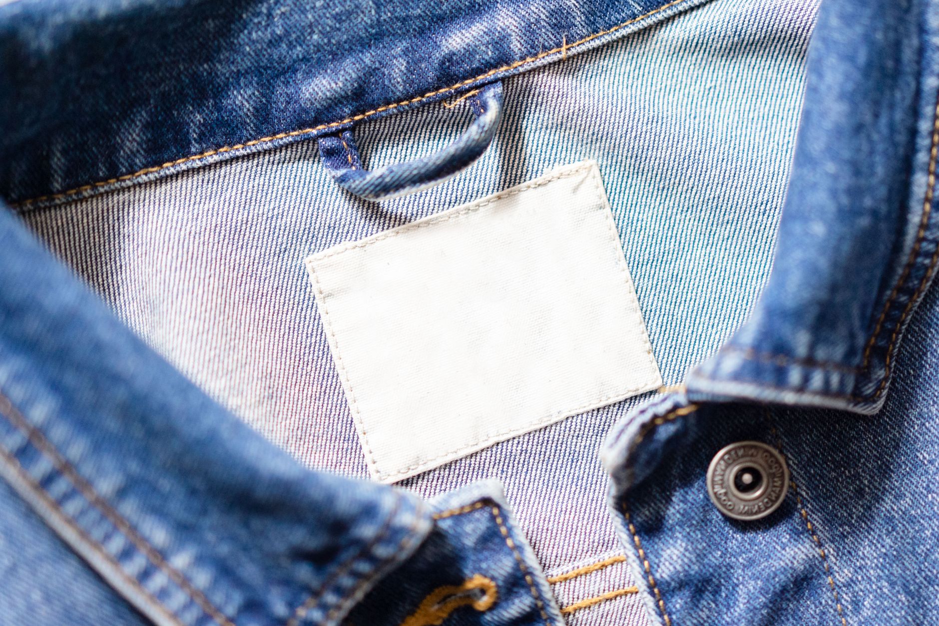 服のタグを嫌がる子。理由と家庭での工夫を解説
